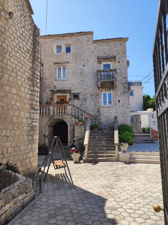 Studios Kadena Trogir - 18Th Century Stone House المظهر الخارجي الصورة
