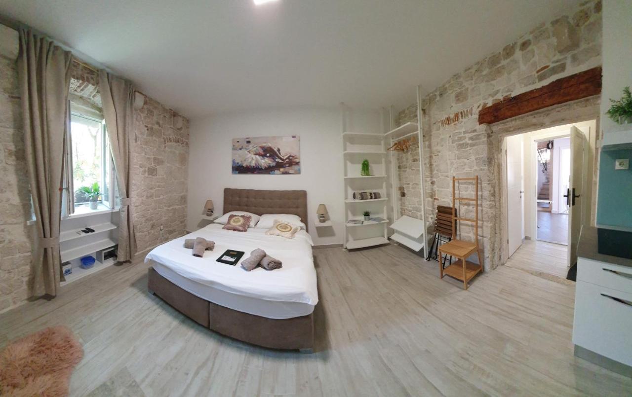 Studios Kadena Trogir - 18Th Century Stone House المظهر الخارجي الصورة