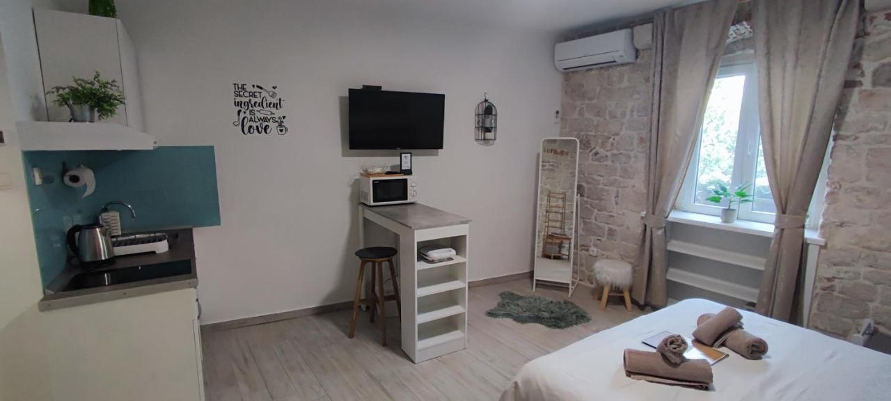 Studios Kadena Trogir - 18Th Century Stone House المظهر الخارجي الصورة