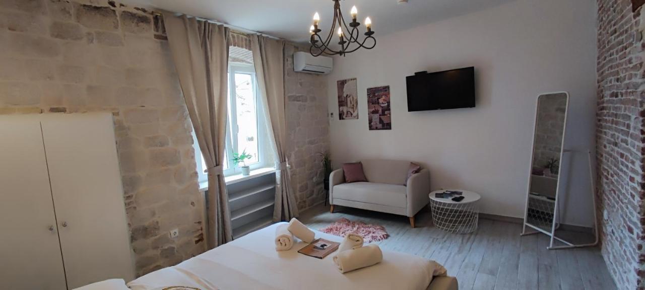 Studios Kadena Trogir - 18Th Century Stone House المظهر الخارجي الصورة