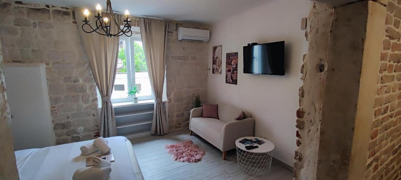 Studios Kadena Trogir - 18Th Century Stone House المظهر الخارجي الصورة