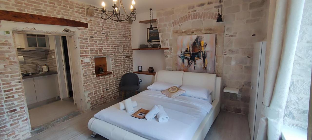 Studios Kadena Trogir - 18Th Century Stone House المظهر الخارجي الصورة