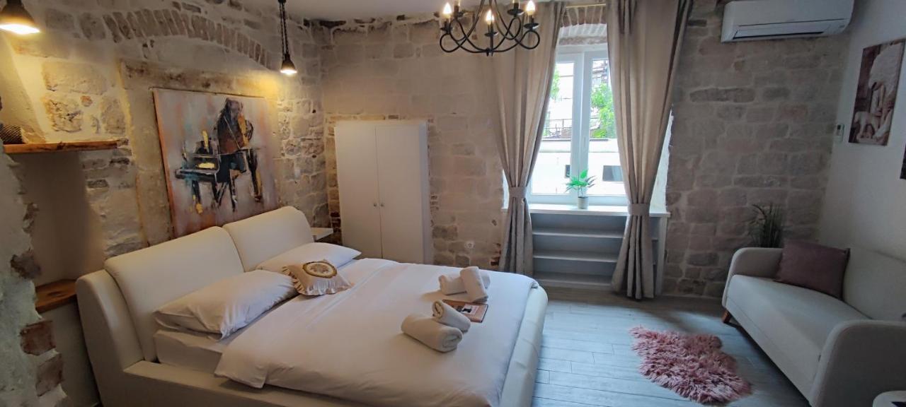 Studios Kadena Trogir - 18Th Century Stone House المظهر الخارجي الصورة