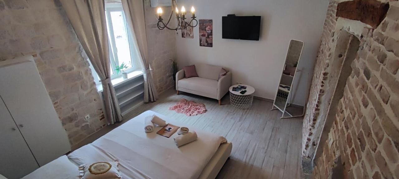 Studios Kadena Trogir - 18Th Century Stone House المظهر الخارجي الصورة