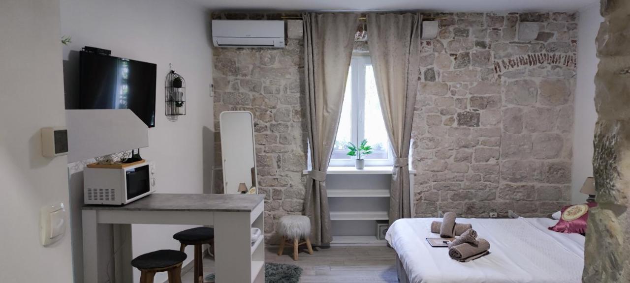 Studios Kadena Trogir - 18Th Century Stone House المظهر الخارجي الصورة
