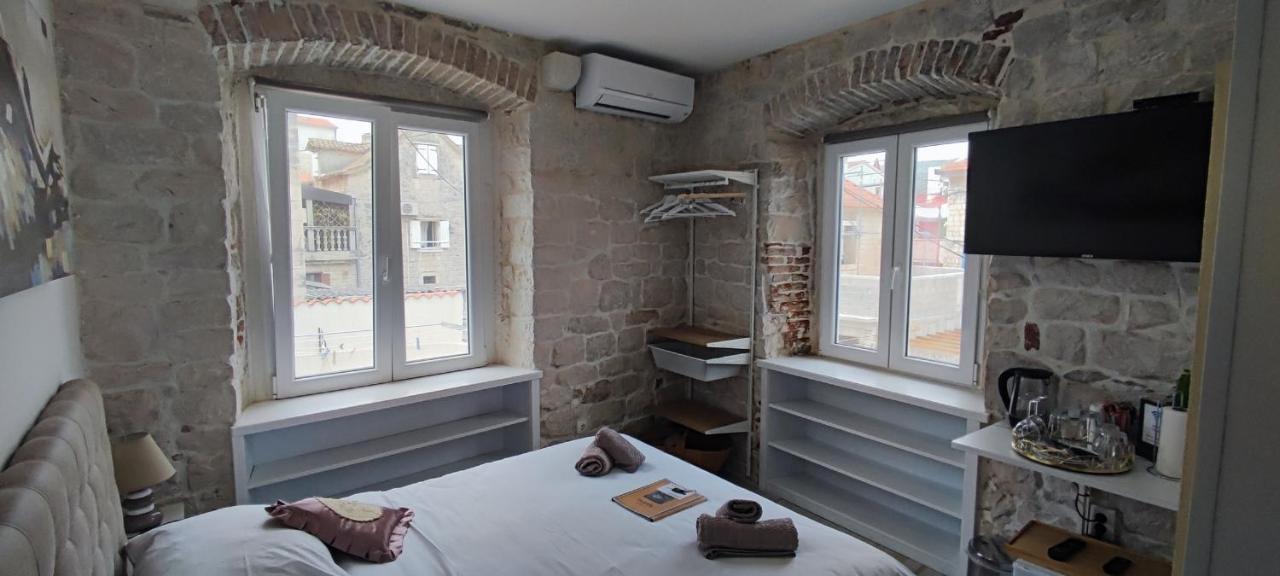 Studios Kadena Trogir - 18Th Century Stone House المظهر الخارجي الصورة