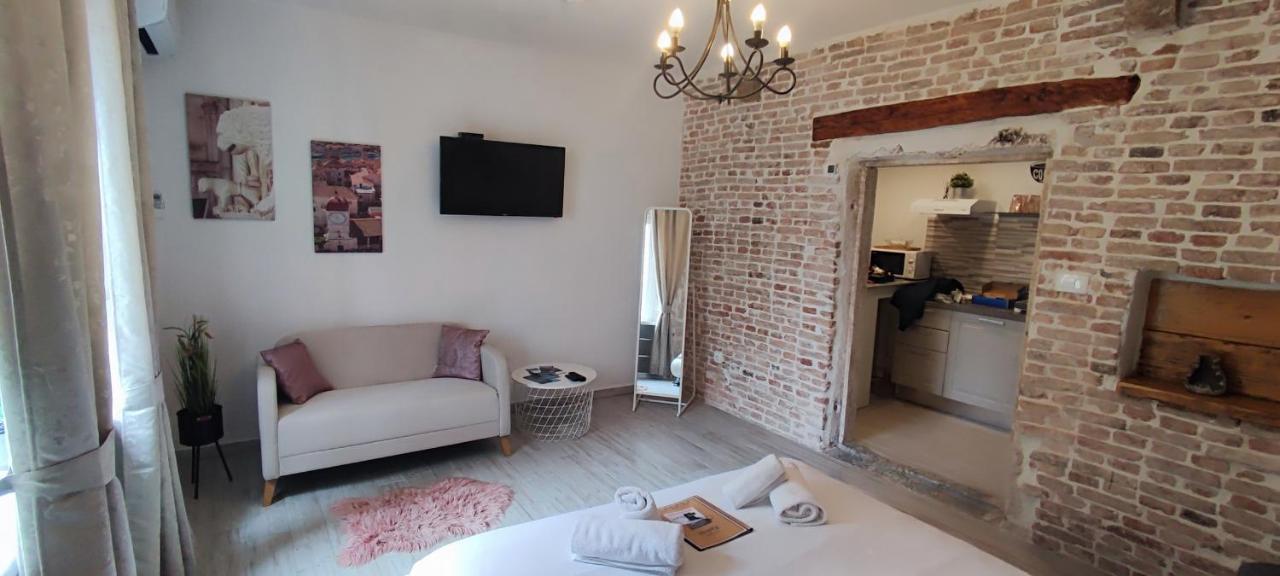 Studios Kadena Trogir - 18Th Century Stone House المظهر الخارجي الصورة