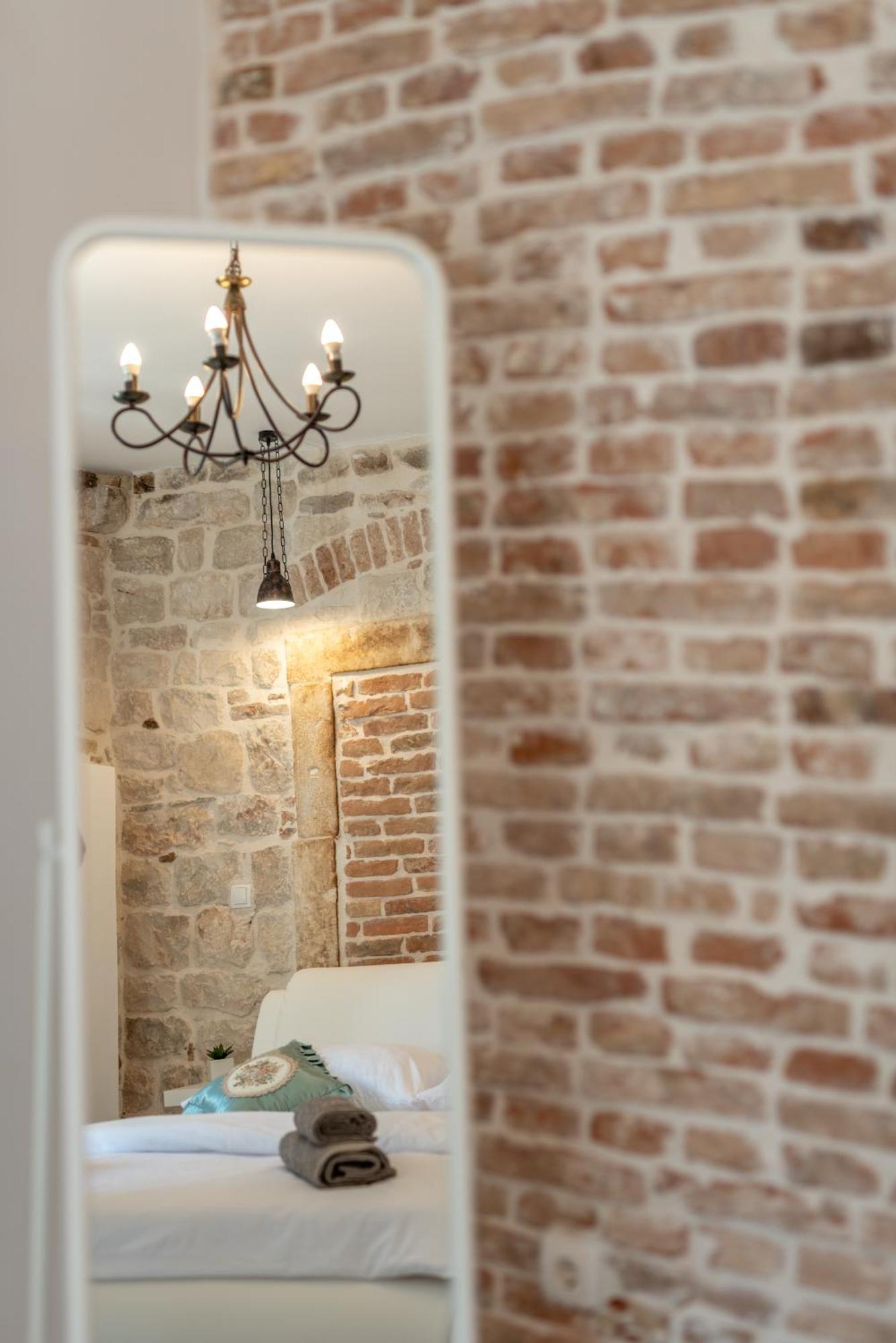 Studios Kadena Trogir - 18Th Century Stone House المظهر الخارجي الصورة