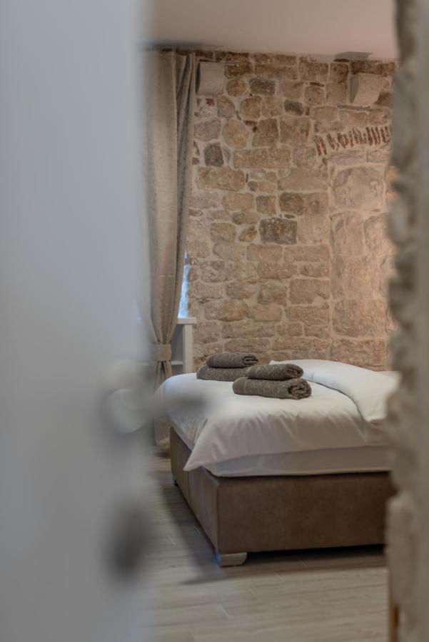 Studios Kadena Trogir - 18Th Century Stone House المظهر الخارجي الصورة