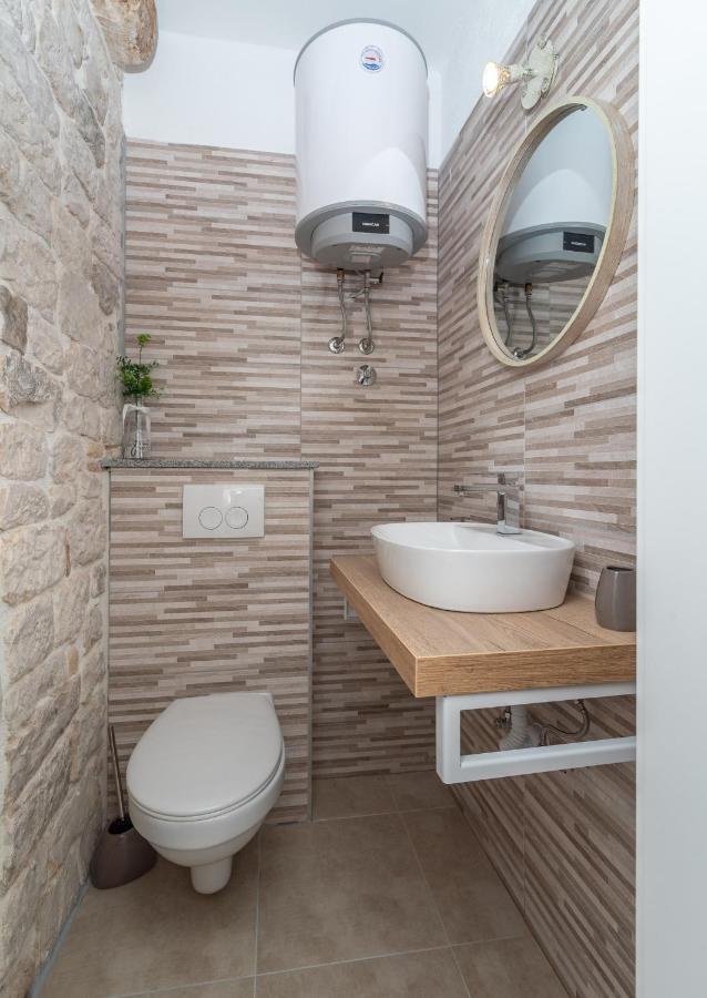 Studios Kadena Trogir - 18Th Century Stone House المظهر الخارجي الصورة