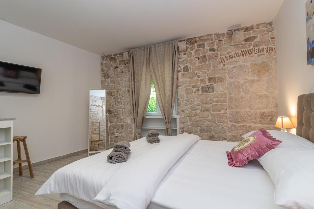 Studios Kadena Trogir - 18Th Century Stone House المظهر الخارجي الصورة