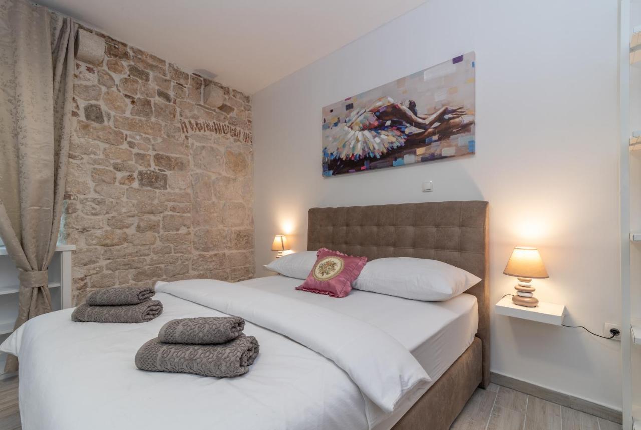 Studios Kadena Trogir - 18Th Century Stone House المظهر الخارجي الصورة