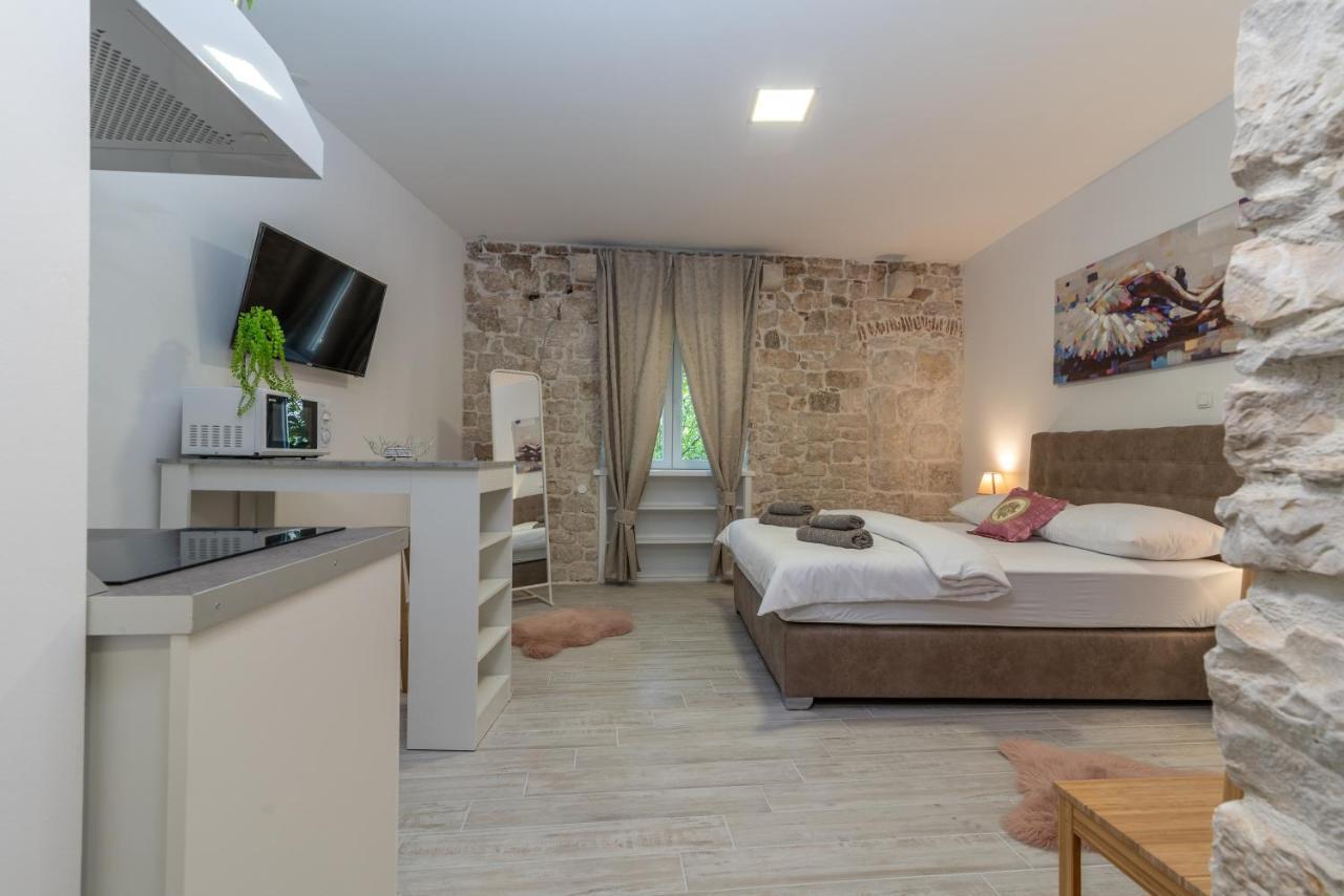 Studios Kadena Trogir - 18Th Century Stone House المظهر الخارجي الصورة