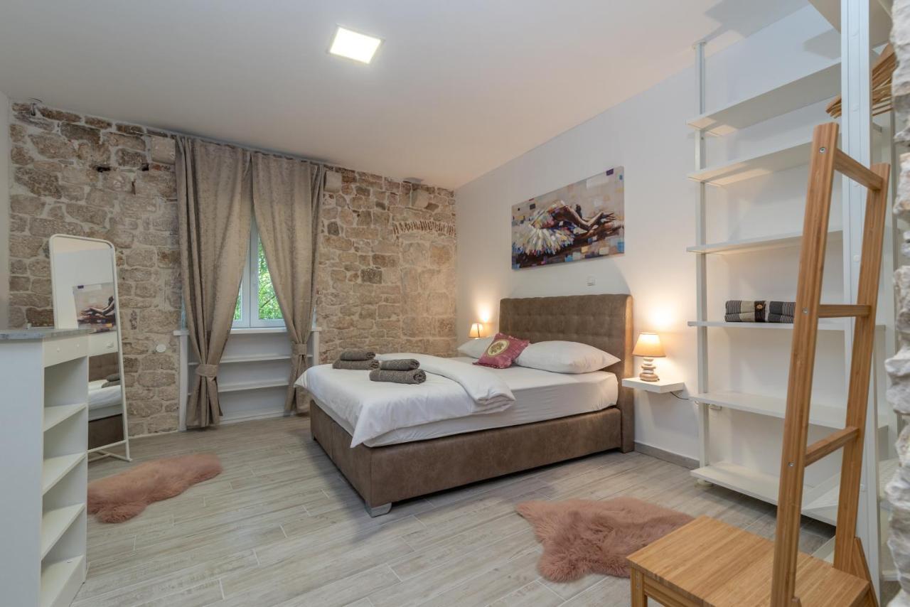 Studios Kadena Trogir - 18Th Century Stone House المظهر الخارجي الصورة