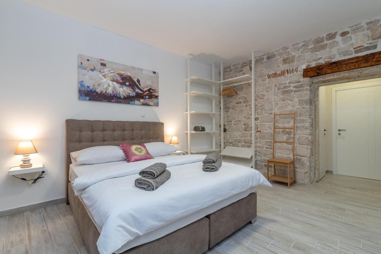 Studios Kadena Trogir - 18Th Century Stone House المظهر الخارجي الصورة